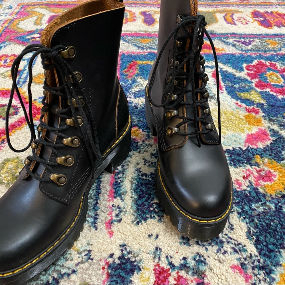 Dr. Martens Leona boots/Womens size 7